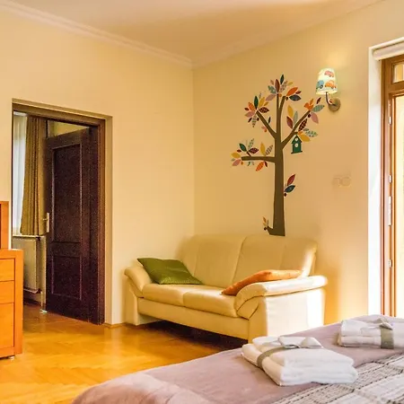 Mikes Vendeghaz بالاتونفوريد